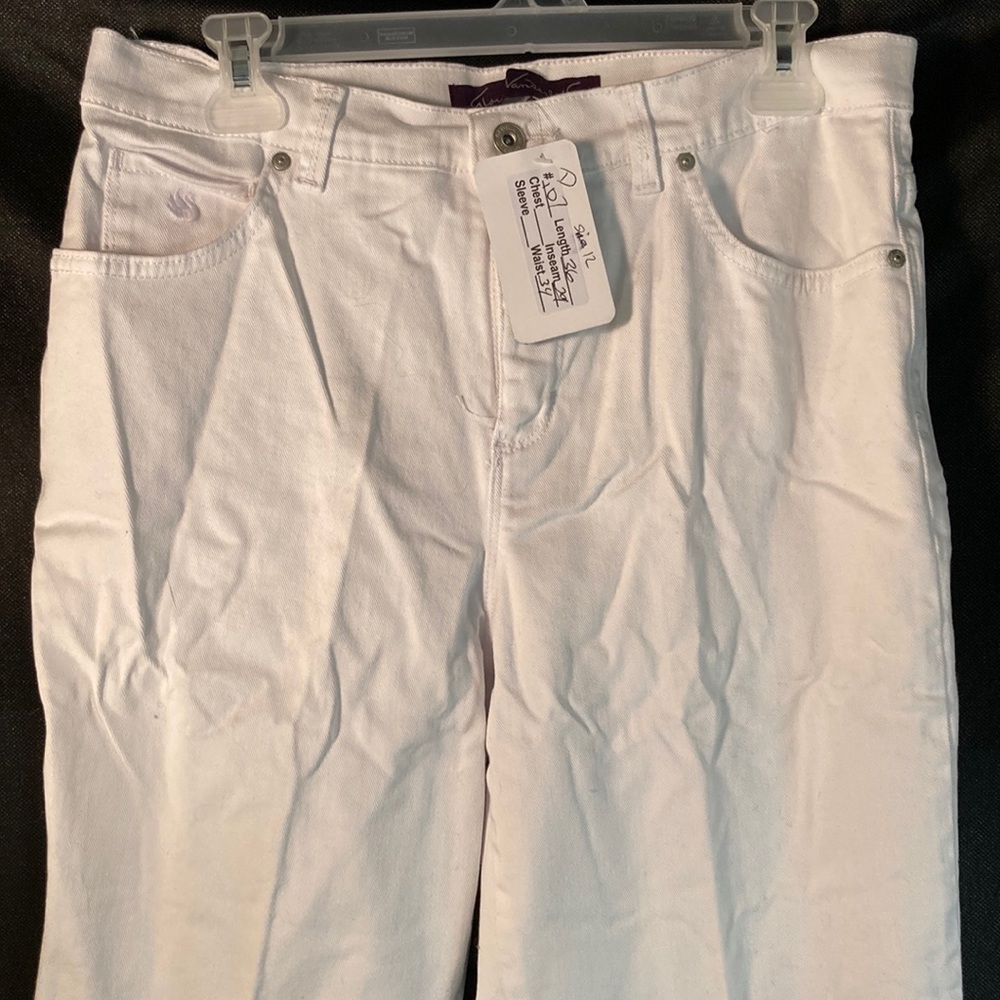 90’s Vanderbilt Amanda white jeans. Size 12. 34” waist. 122